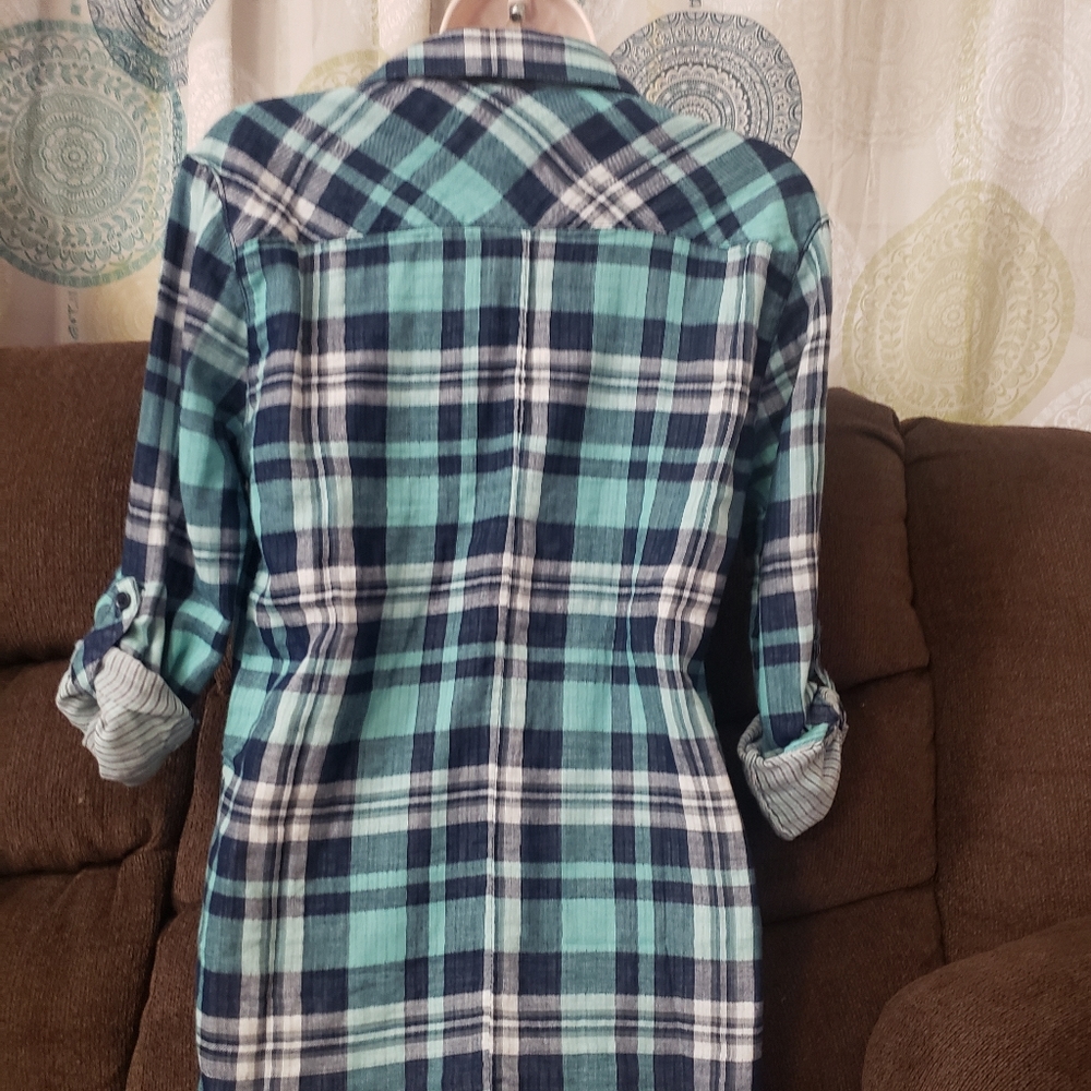 BeachLunchLounge Plaid long sleeve top - Picture 2 of 3
